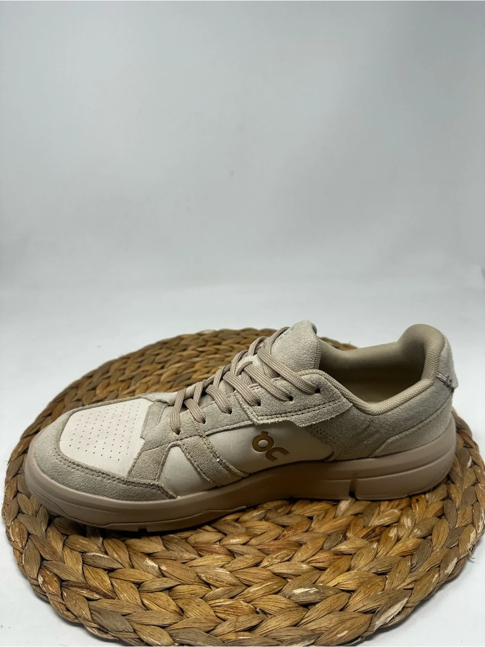 ON Running The Roger Clubhouse Sneaker Ace Beige Size 9 Men's